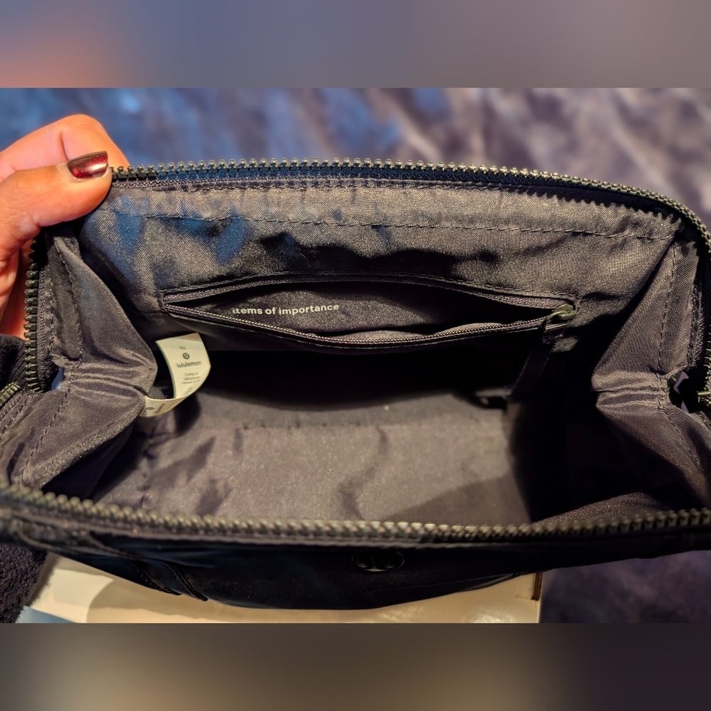 Lululemon Out of Range Kit makeup bag - Picture 3 of 7